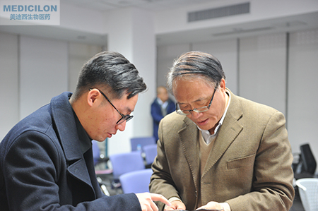 xcsports临床前副总裁顾性初博士为与会者答疑解惑 xcsports临床前副总裁顾性初博士为与会者答疑解惑