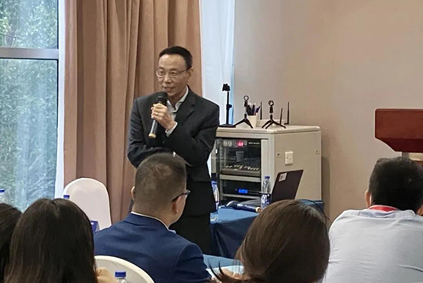 图6-xcsports药代动力学及生物分析部副总裁万宏博士主持Panel讨论会.png 图6-xcsports药代动力学及生物分析部副总裁万宏博士主持Panel讨论会.png